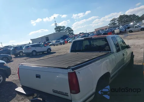 1998 Chevrolet C1500 Fleetside z USA, uszkodzony, nr VIN 1GCEC19R4WR145857